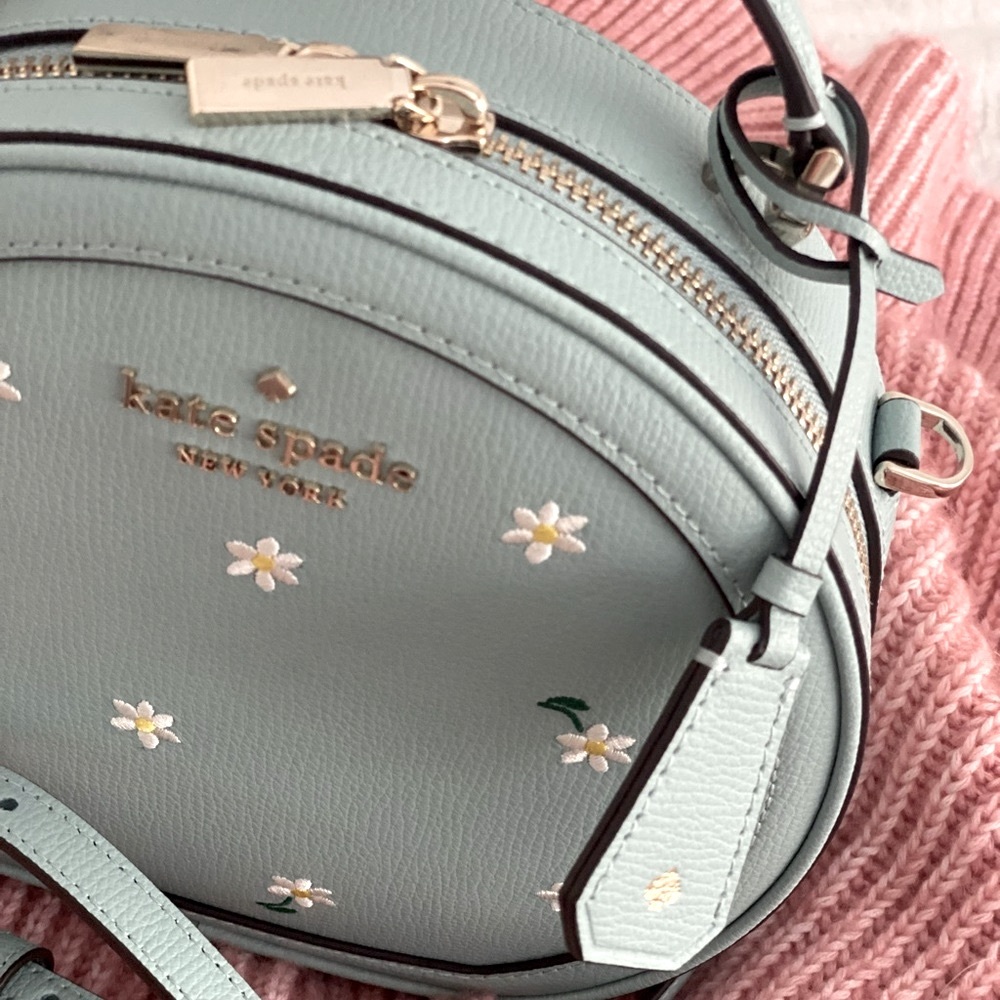 KATE SPADE | Blue Daisy Purse Embroidered Canteen - Picture 11 of 16